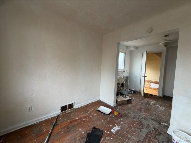 12705 Flanders Street, Detroit, MI 48205