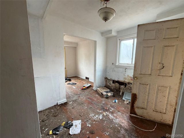 12705 Flanders Street, Detroit, MI 48205