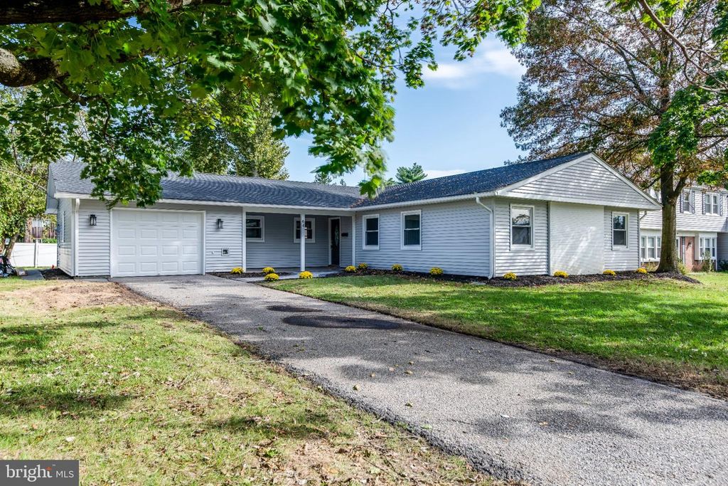 64 TWISTING LN, WILLINGBORO, NJ 08046 — exterior