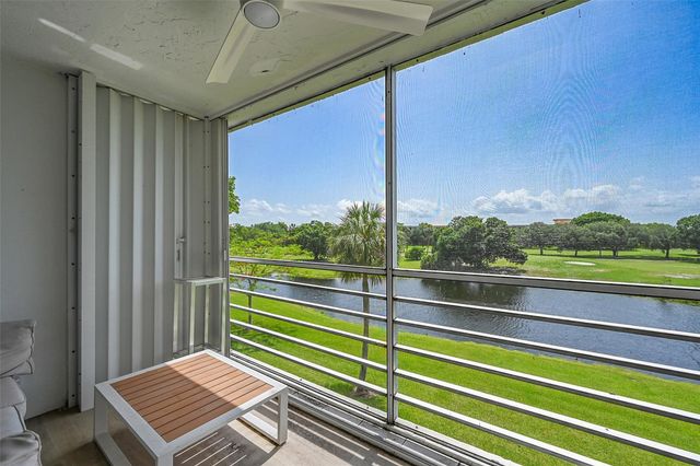 555 Oaks Lane 311, Pompano Beach, FL 33069
