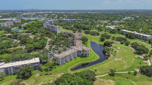 555 Oaks Lane 311, Pompano Beach, FL 33069