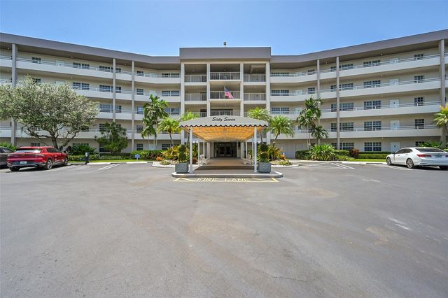 555 Oaks Lane 311, Pompano Beach, FL 33069