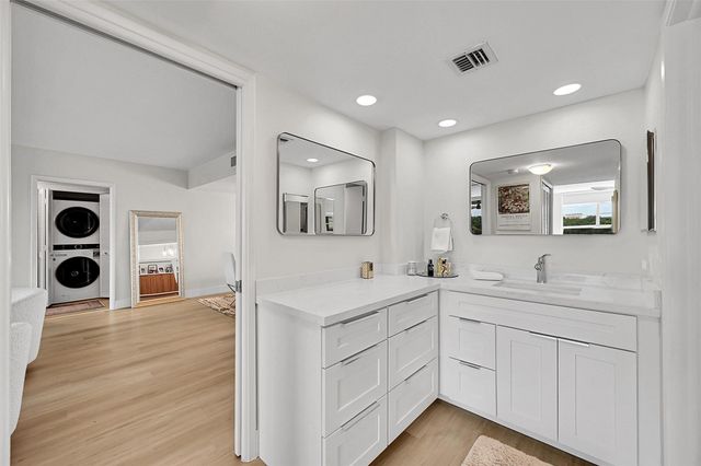 555 Oaks Lane 311, Pompano Beach, FL 33069