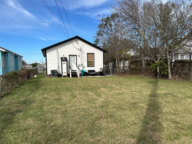 4009 Avenue L, Galveston, TX 77550