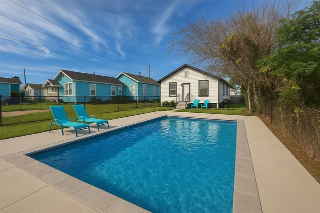 4009 Avenue L, Galveston, TX 77550