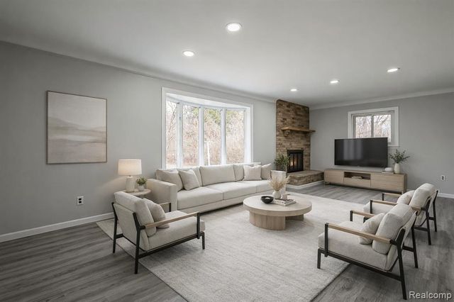 25748 Curie Avenue, Warren, MI 48091