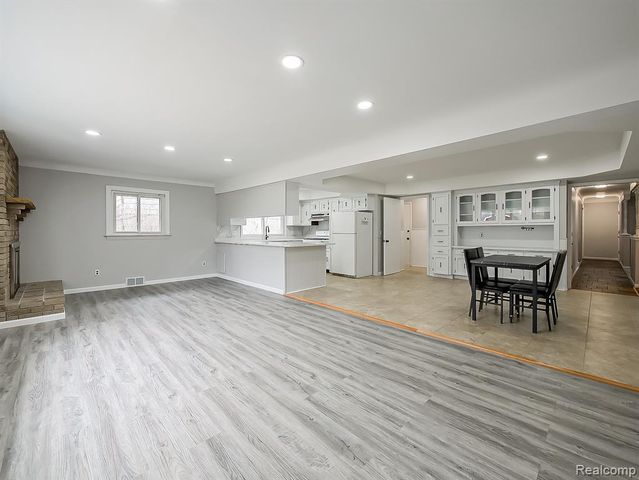 25748 Curie Avenue, Warren, MI 48091