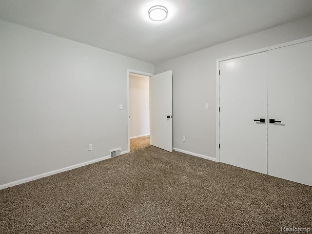 25748 Curie Avenue, Warren, MI 48091