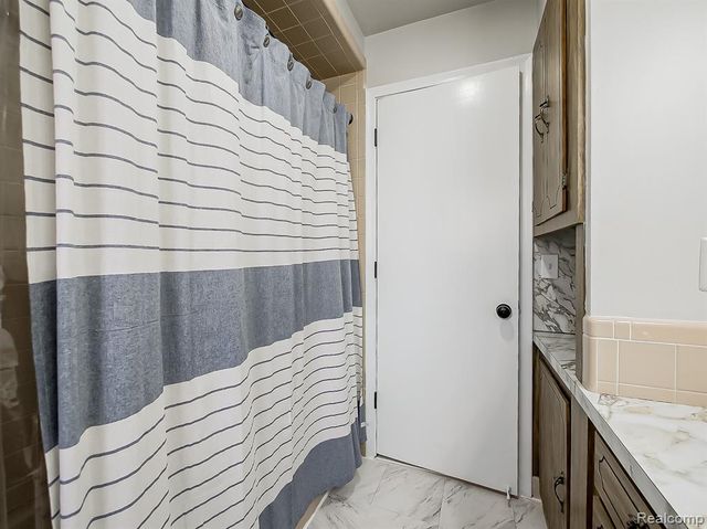 25748 Curie Avenue, Warren, MI 48091