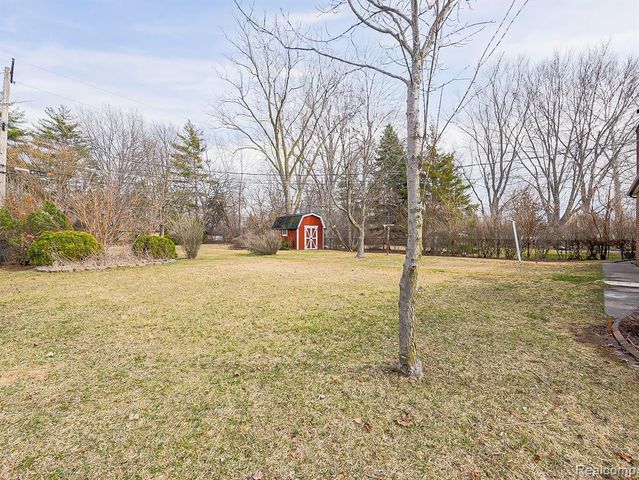 25748 Curie Avenue, Warren, MI 48091