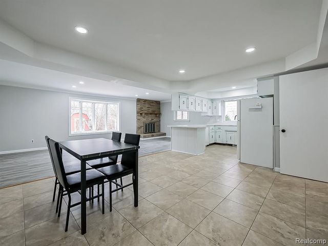 25748 Curie Avenue, Warren, MI 48091