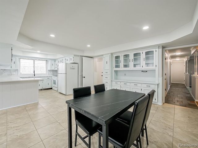 25748 Curie Avenue, Warren, MI 48091