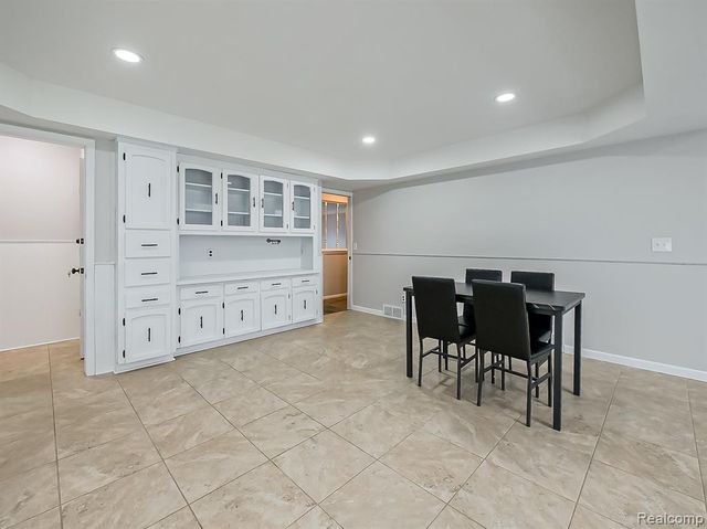 25748 Curie Avenue, Warren, MI 48091