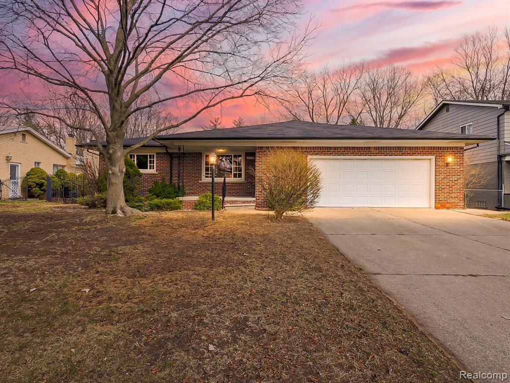 25748 Curie Avenue, Warren, MI 48091