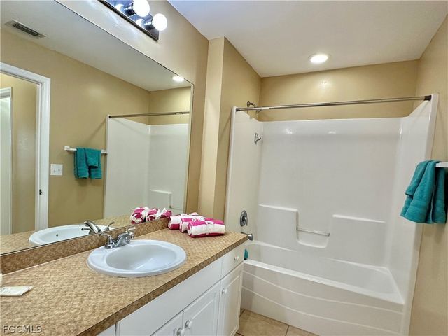 2015 Xelda AVE N, Lehigh Acres, FL 33971