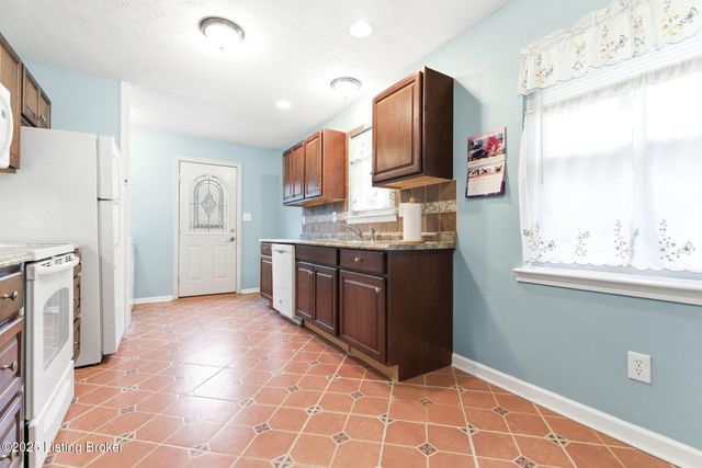 3910 Tally Ho Ct, Jeffersontown, KY 40299