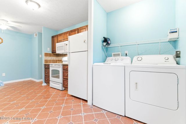 3910 Tally Ho Ct, Jeffersontown, KY 40299