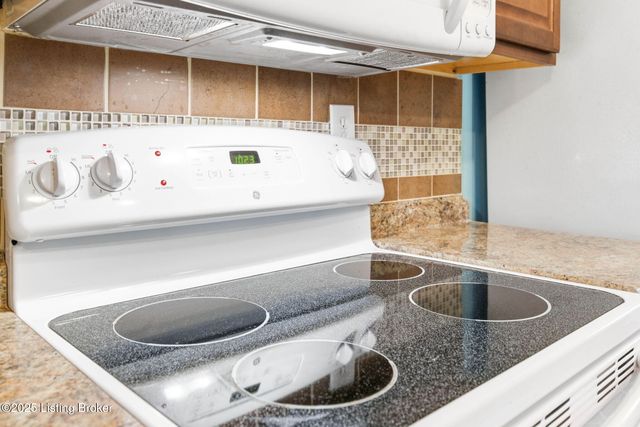 3910 Tally Ho Ct, Jeffersontown, KY 40299