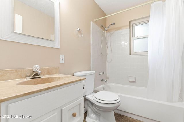 3910 Tally Ho Ct, Jeffersontown, KY 40299