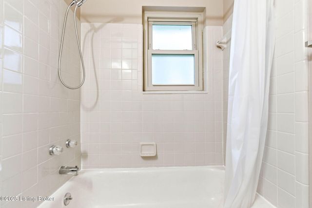 3910 Tally Ho Ct, Jeffersontown, KY 40299