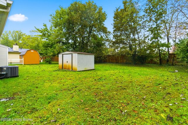 3910 Tally Ho Ct, Jeffersontown, KY 40299