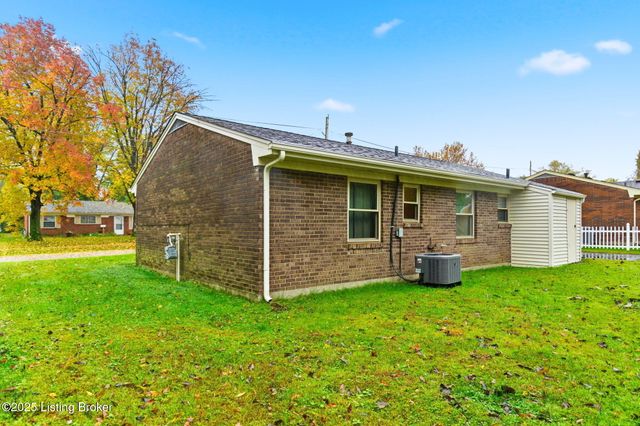 3910 Tally Ho Ct, Jeffersontown, KY 40299