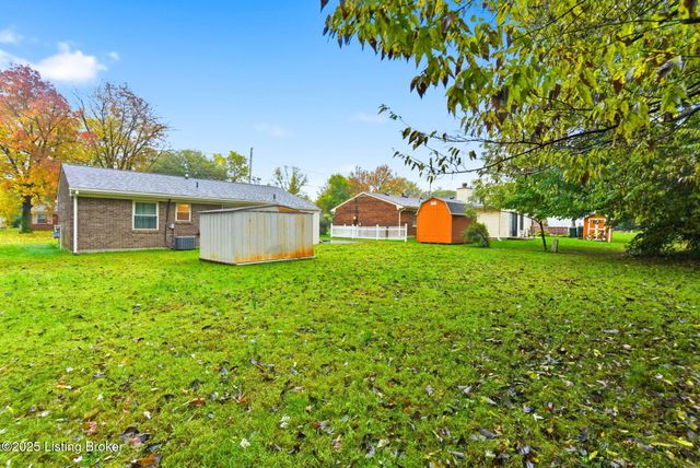 3910 Tally Ho Ct, Jeffersontown, KY 40299