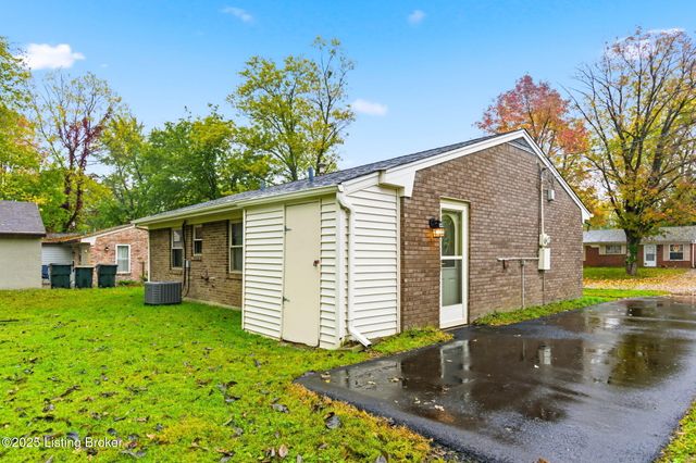 3910 Tally Ho Ct, Jeffersontown, KY 40299