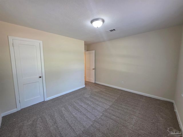 35 Kennington Dr, Pensacola, FL 32507