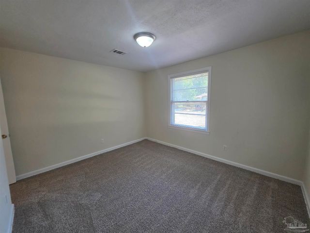 35 Kennington Dr, Pensacola, FL 32507
