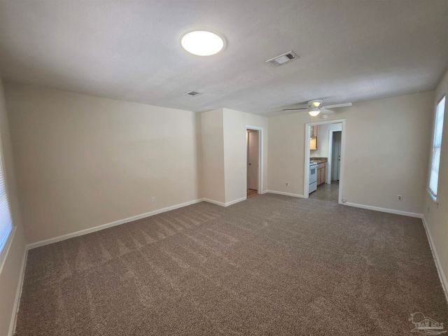 35 Kennington Dr, Pensacola, FL 32507