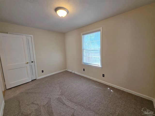 35 Kennington Dr, Pensacola, FL 32507