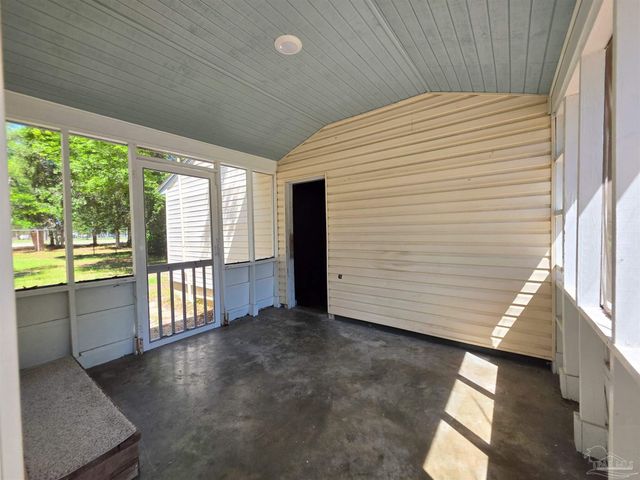 35 Kennington Dr, Pensacola, FL 32507