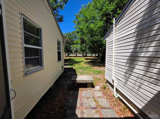 35 Kennington Dr, Pensacola, FL 32507