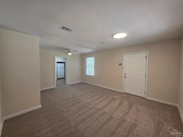35 Kennington Dr, Pensacola, FL 32507