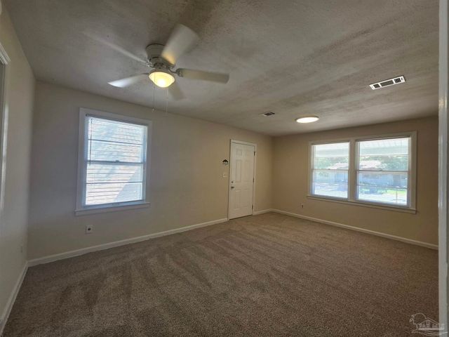 35 Kennington Dr, Pensacola, FL 32507