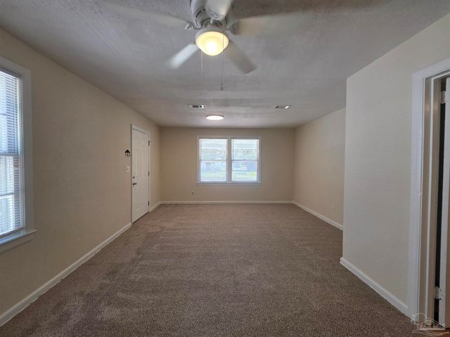 35 Kennington Dr, Pensacola, FL 32507