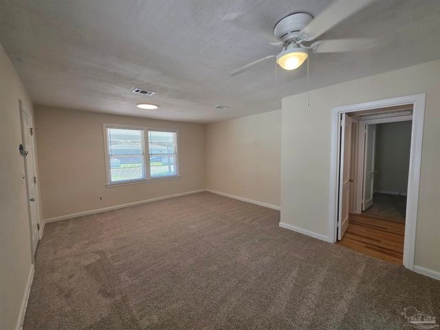 35 Kennington Dr, Pensacola, FL 32507