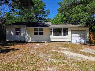 35 Kennington Dr, Pensacola, FL 32507