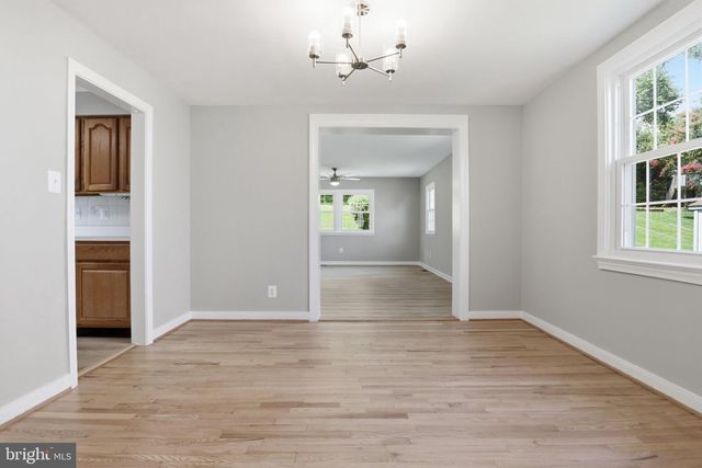 934 N LONGFELLOW ST, Arlington, VA 22205