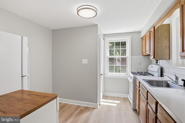 934 N LONGFELLOW ST, Arlington, VA 22205