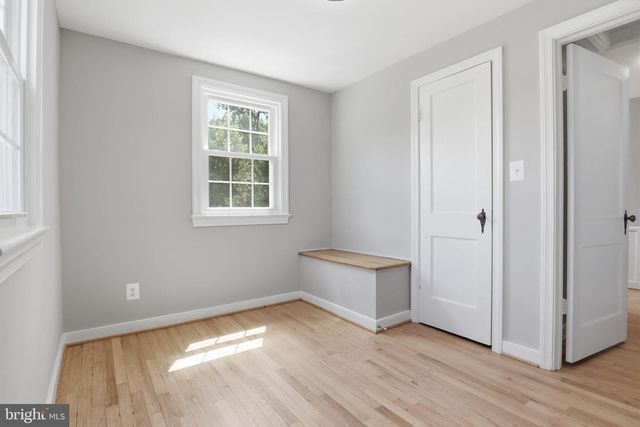 934 N LONGFELLOW ST, Arlington, VA 22205