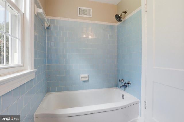 934 N LONGFELLOW ST, Arlington, VA 22205