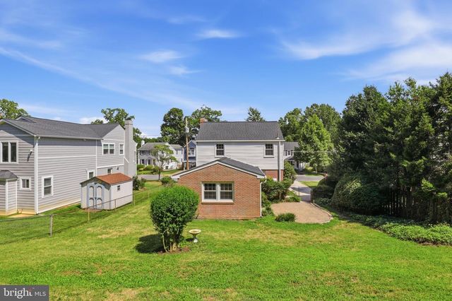 934 N LONGFELLOW ST, Arlington, VA 22205