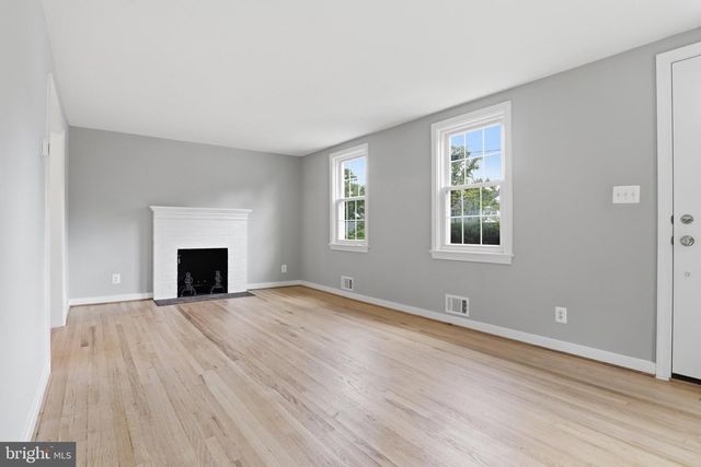 934 N LONGFELLOW ST, Arlington, VA 22205