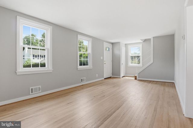 934 N LONGFELLOW ST, Arlington, VA 22205