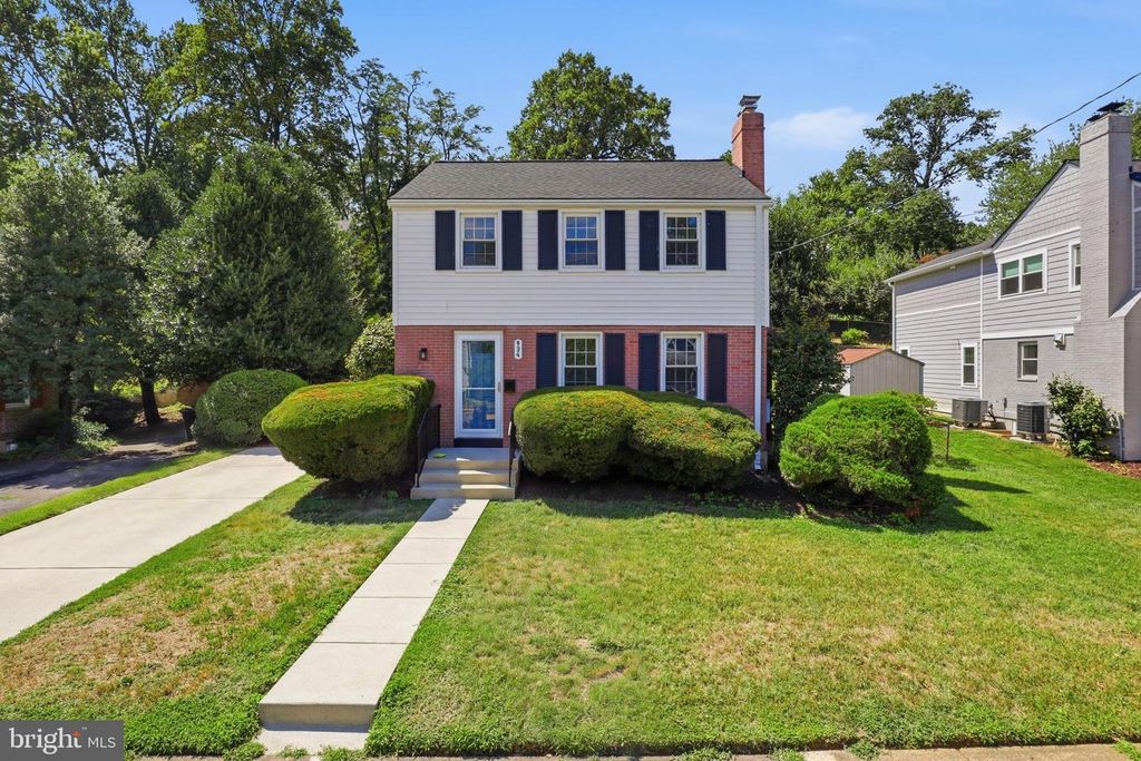 934 N LONGFELLOW ST, Arlington, VA 22205