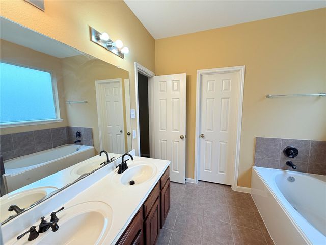 3707 Canterbury Park Drive, Pearland, TX 77584