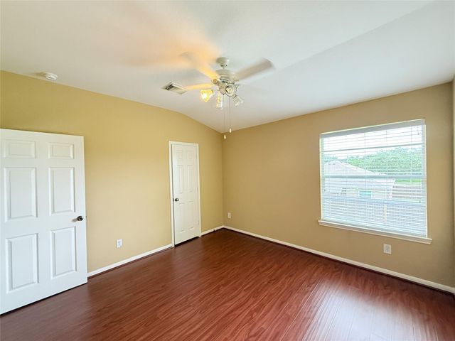 3707 Canterbury Park Drive, Pearland, TX 77584