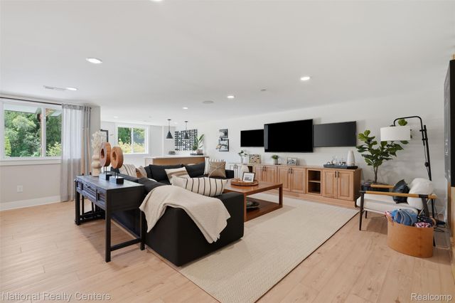 509 Concord Pines Drive, Ann Arbor, MI 48105